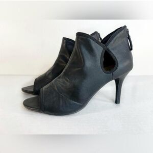 Tahari Black pumps women’s size 6 M Doodle faux leather Shoes 3” Heel Peep Toe